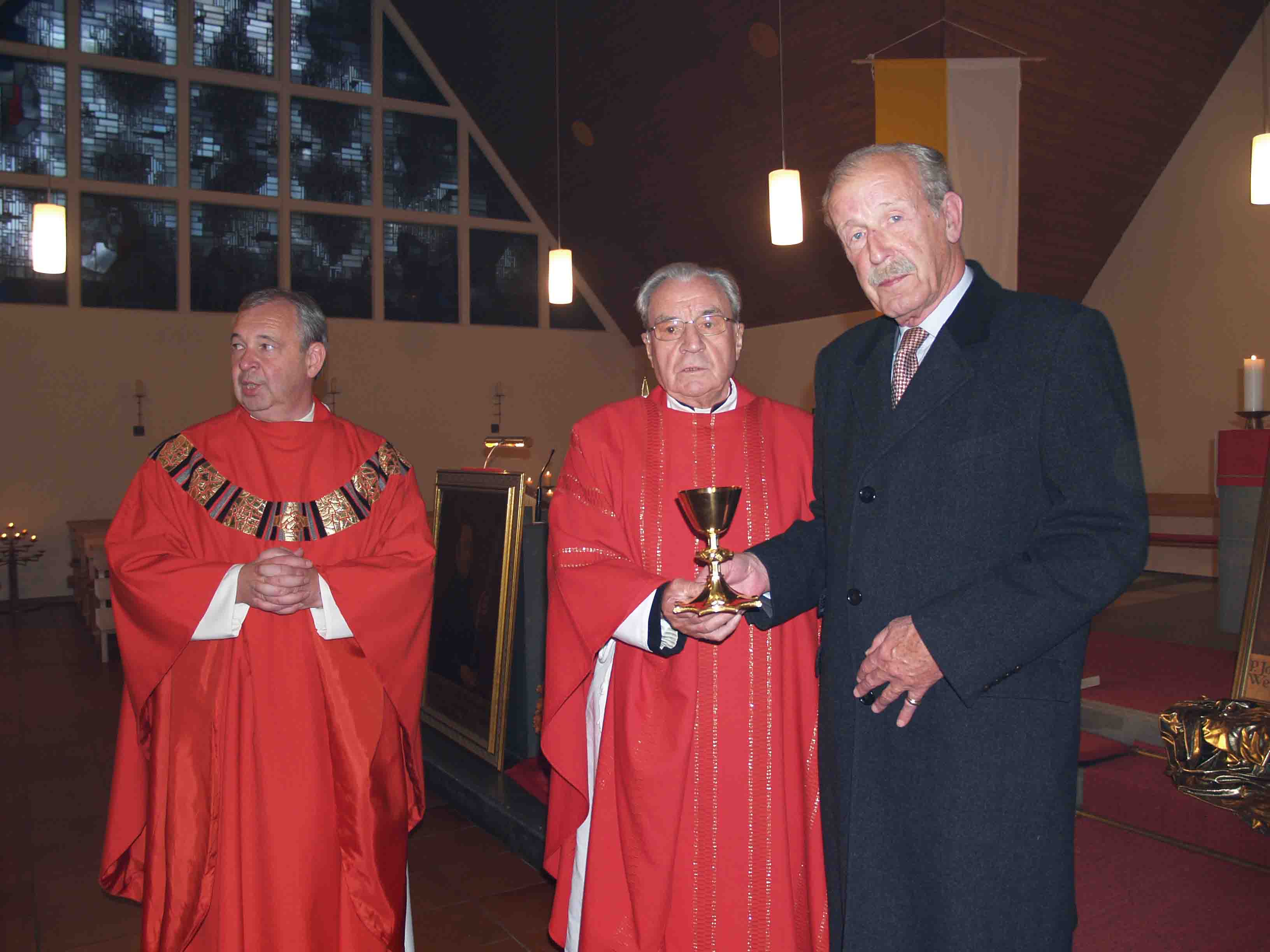 von links nach rechts: Pfarrer Wolfgang Fabian aus Warburg,  Probst Clemens Burchhardt aus Verden (Aller), Freiherr van Heereman
